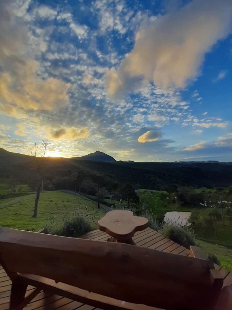 O pôr do sol visto do vale da Cabana Horizonte